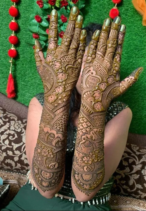 Front Hand Mehndi Design with Figures (2)