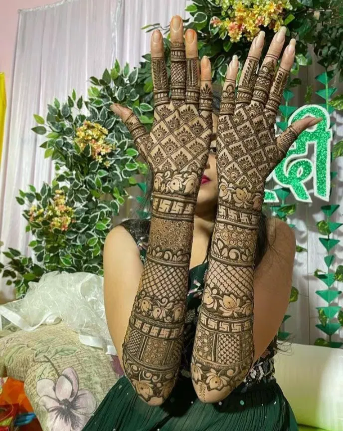 Full Hand Mehndi Design with Figures (3)