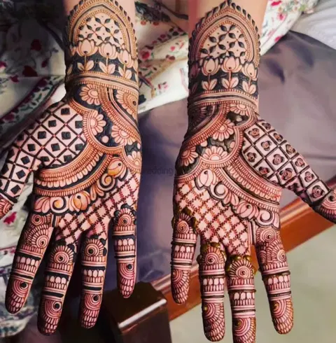 front hand mehndi design