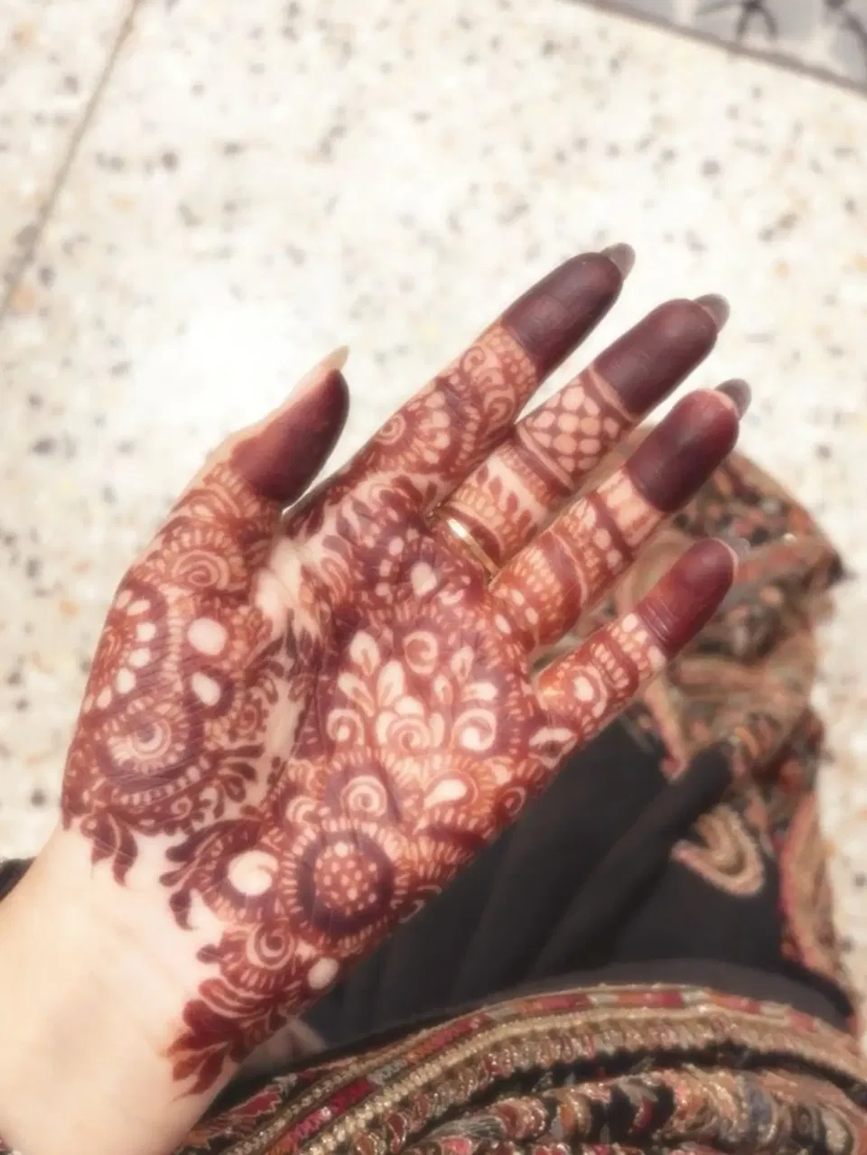 Aesthetic Simple Back Hand Mehndi Design