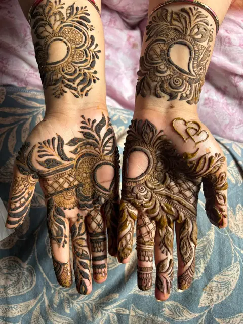 aesthetic figure mehndi design