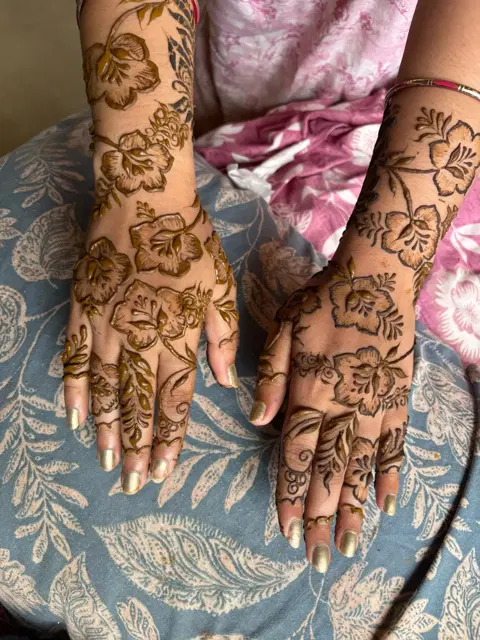 aesthetic mehndi design
