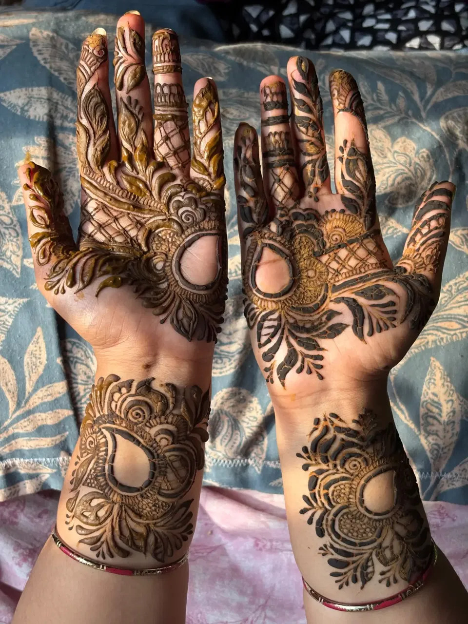 Aesthetic Front Hand Mehndi Design (2)