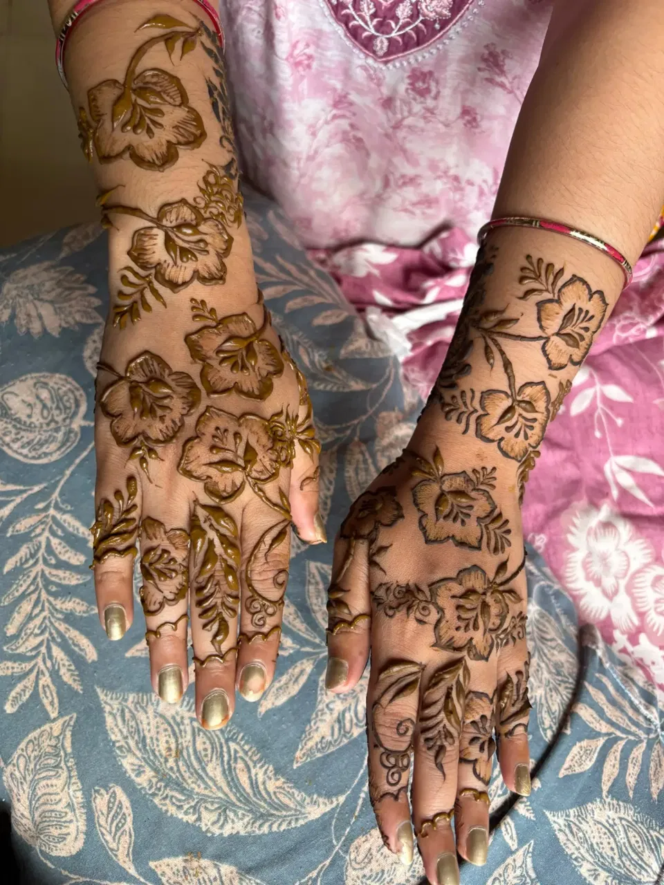 Aesthetic Mehndi Design (2)