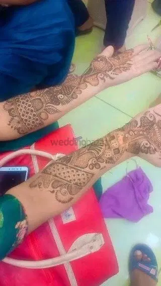 heart full hand mehndi design