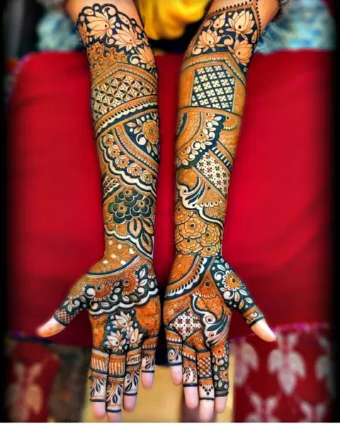 figure back hand mehndi design