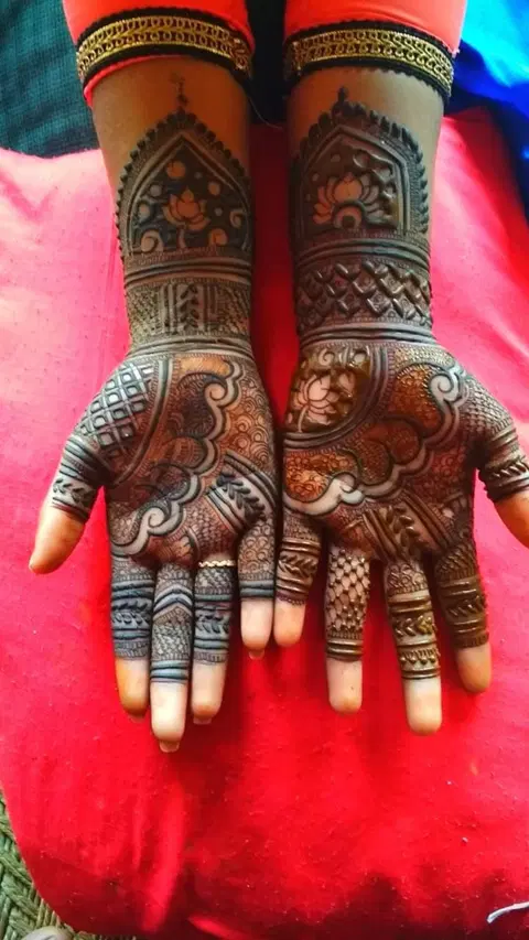 figure front hand mehndi design