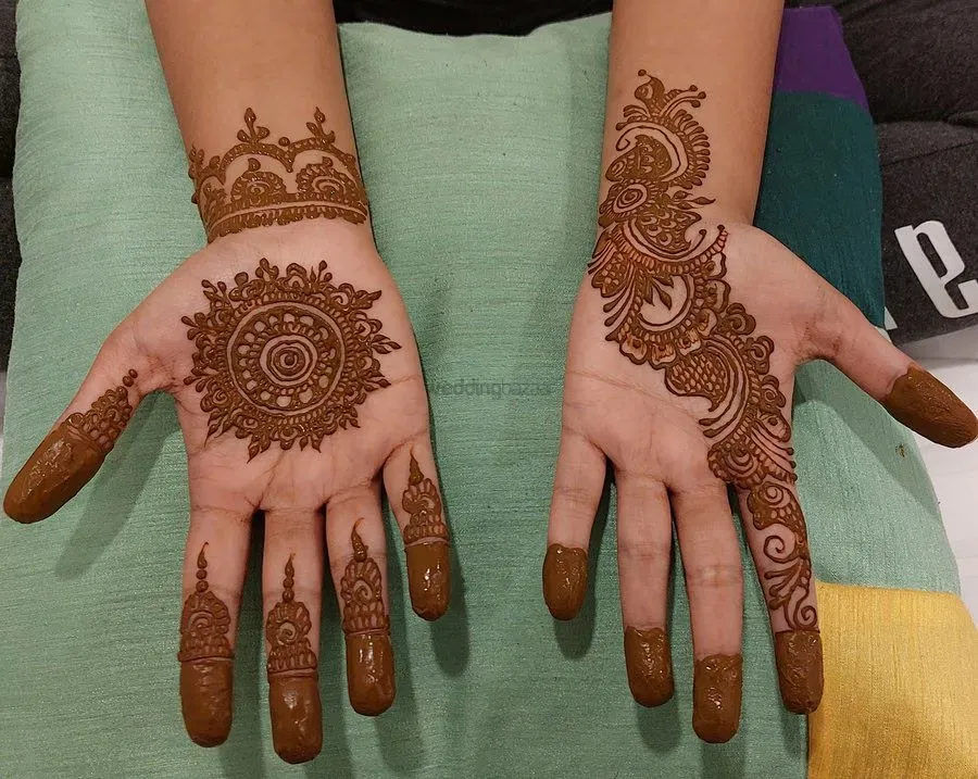 Simple Front Hand Mehndi Design with Gol Tikki
