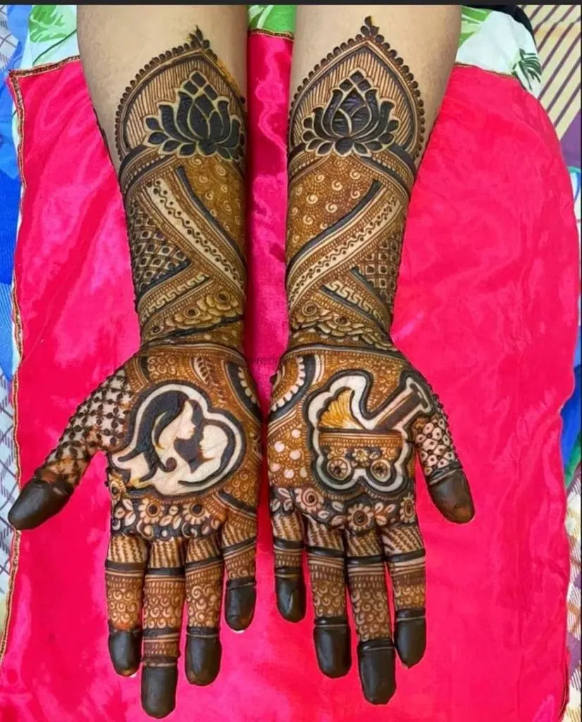 Mehndi Design with Figures and Hearts