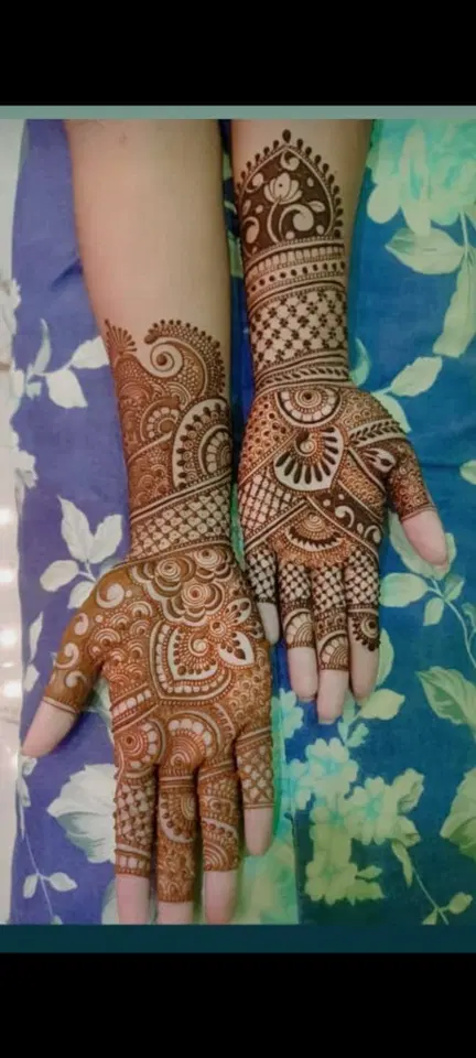 front hand mehndi design