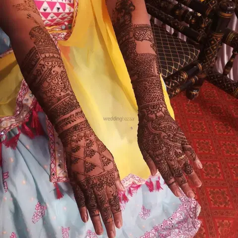 figure full hand mehndi design