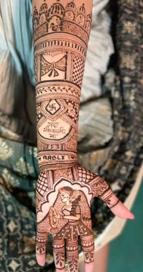 front hand mehndi design