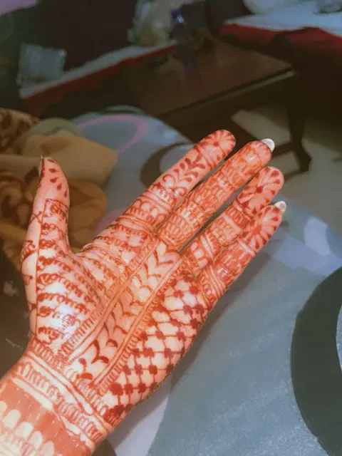 simple back hand mehndi design