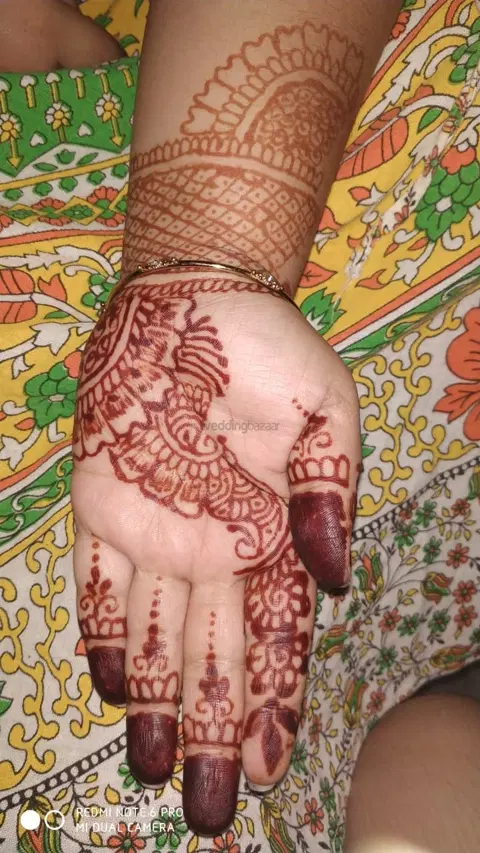 front hand mehndi design