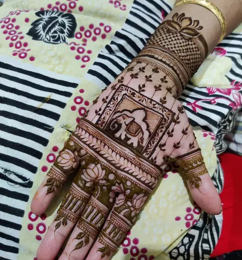 figure mehndi design
