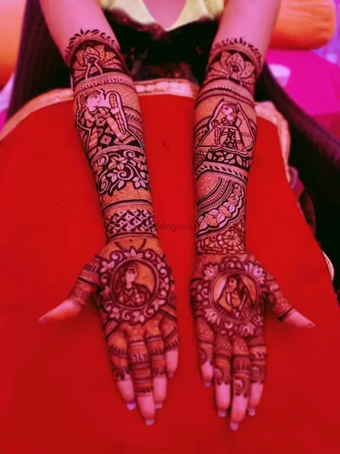 figure back hand mehndi design