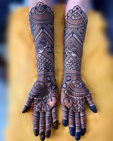 figure front hand mehndi design