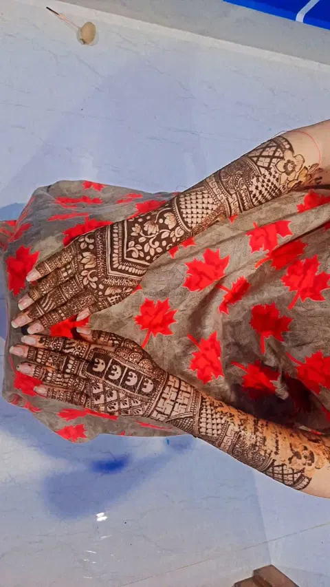 front hand mehndi design