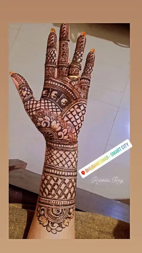 heart front hand mehndi design
