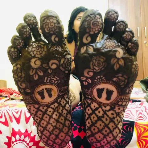 figure foot mehndi design