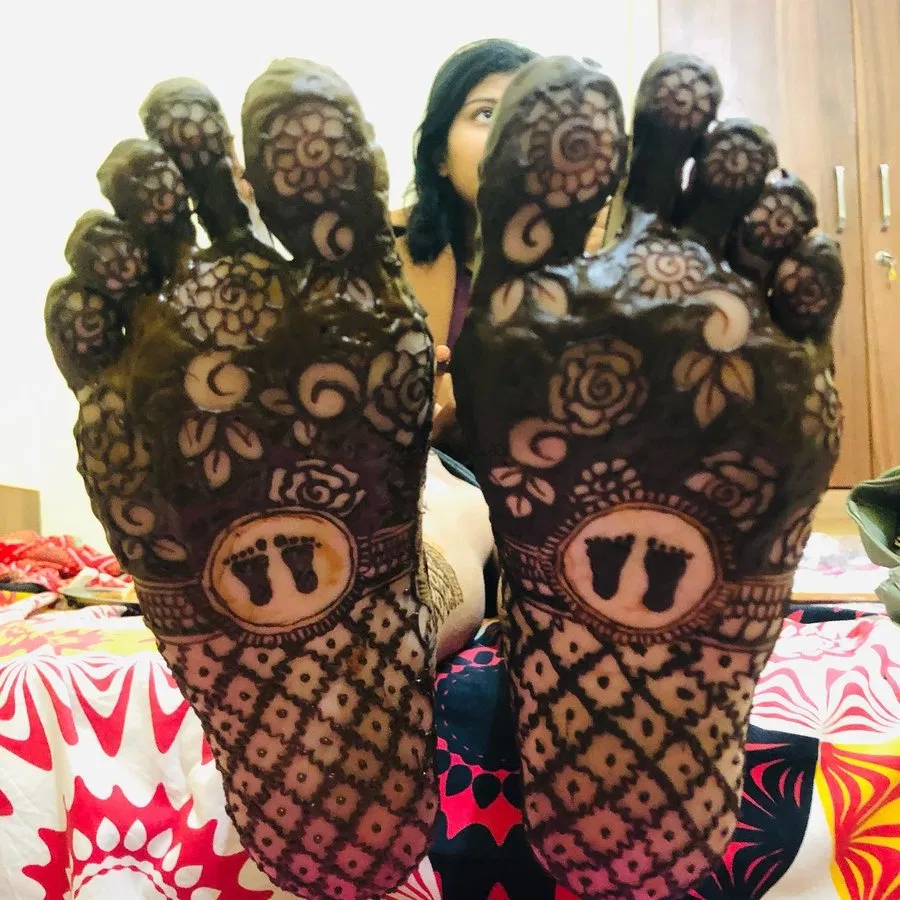 Foot Mehndi Design with Figures and Hearts