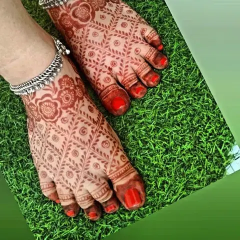 back hand mehndi design