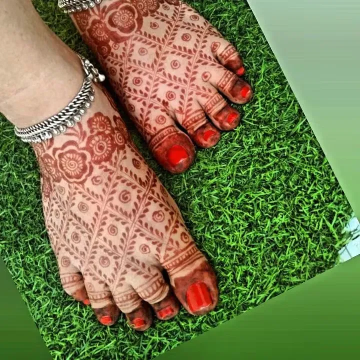 Back Hand Mehndi Design