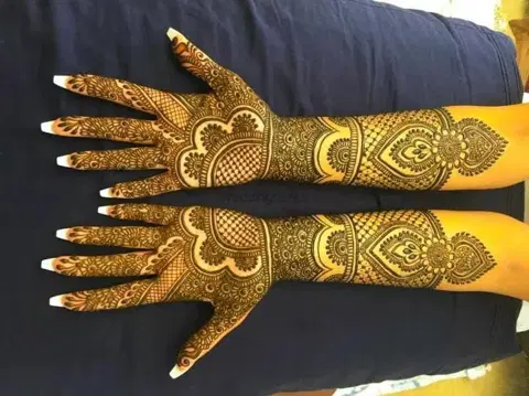 heart full hand mehndi design