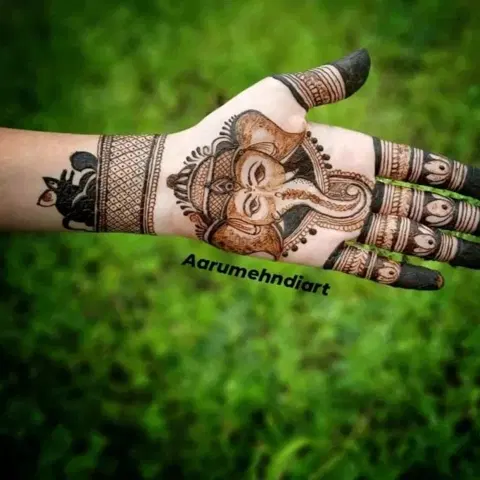 front hand mehndi design