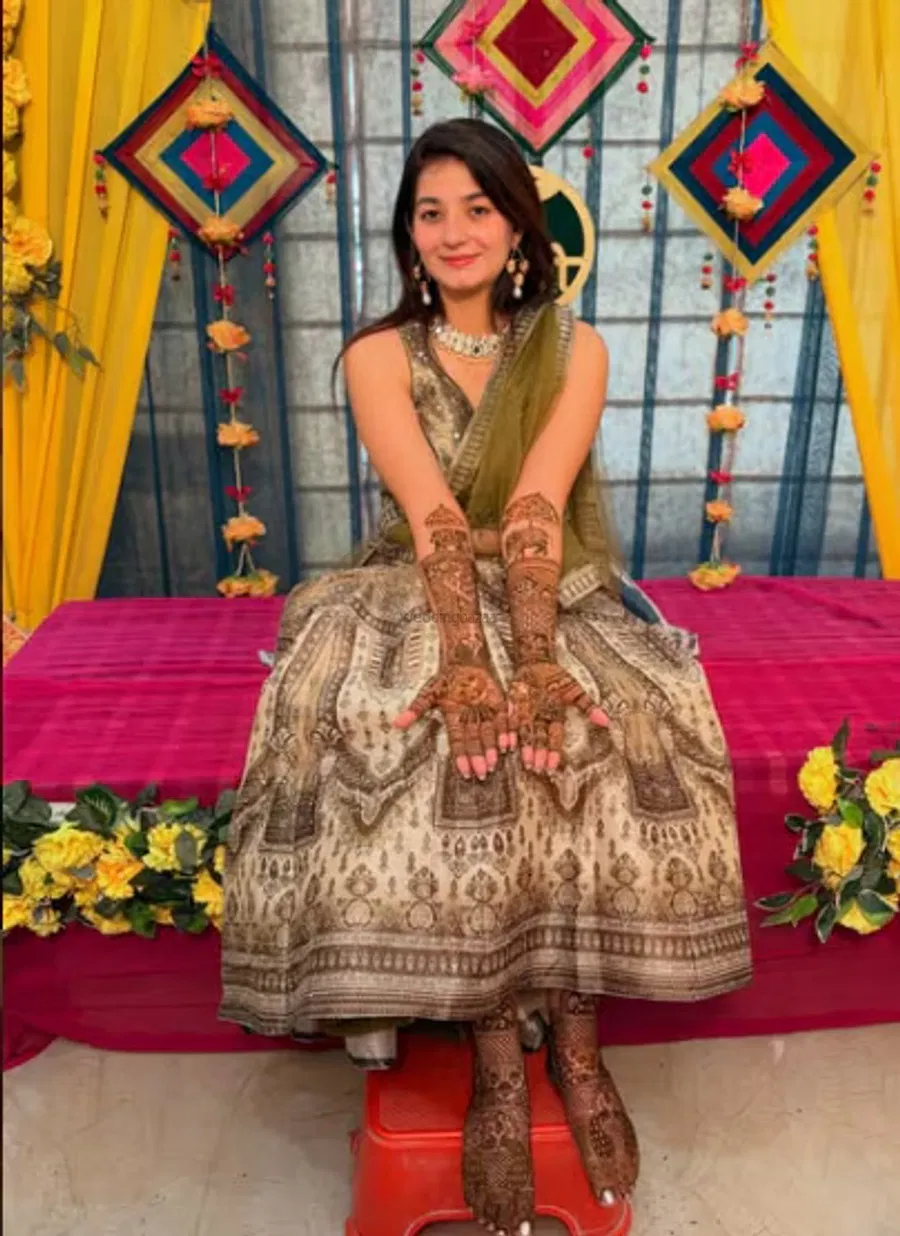 Front Hand Mehndi Design