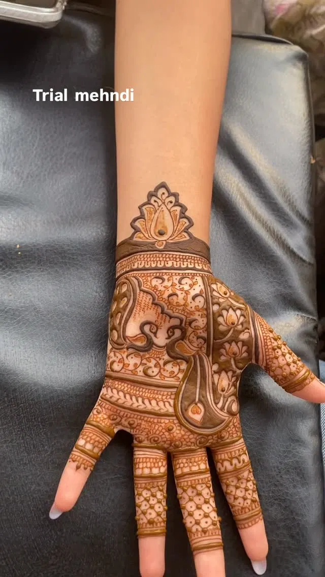 Arabic Bridal Front Hand Mehndi Design