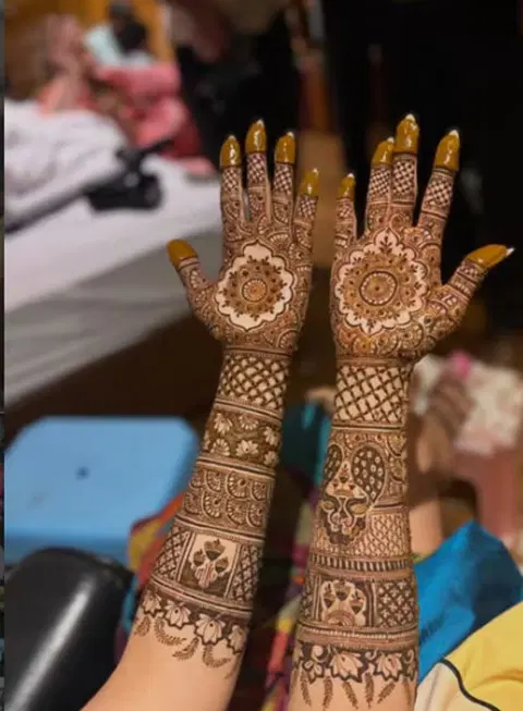 full hand mehndi design
