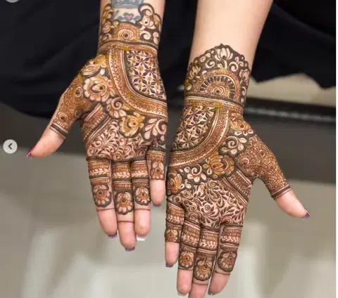 front hand mehndi design