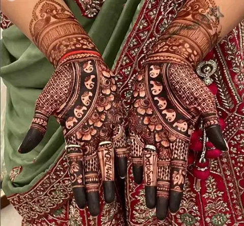 figure back hand mehndi design