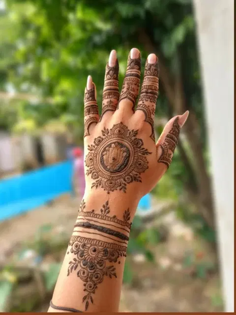 circle mehndi design