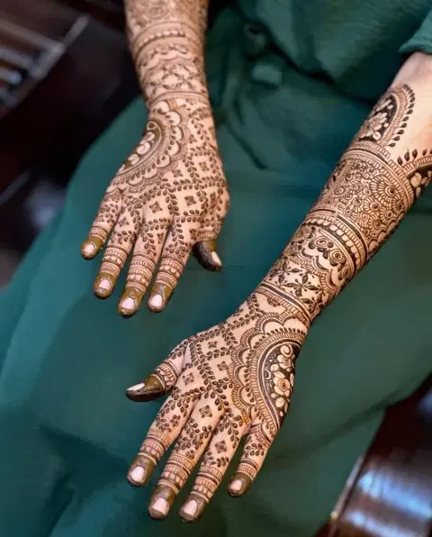 back hand mehndi design