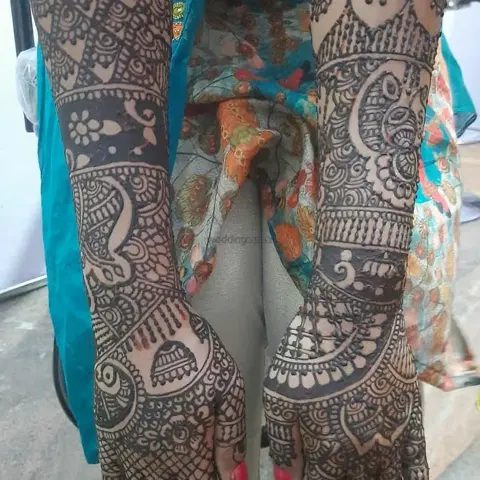 figure full hand mehndi design