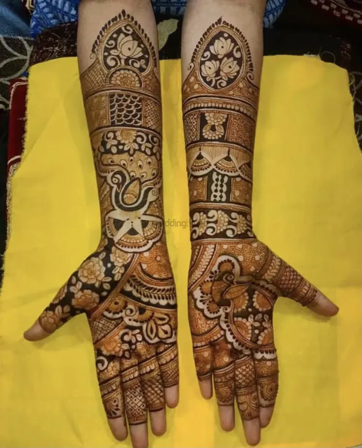 Full Hand Mehndi Design with Figures (3)
