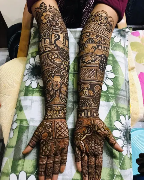 figure back hand mehndi design