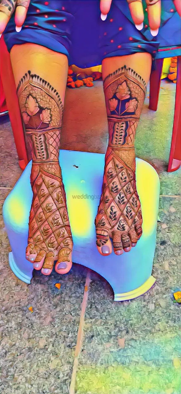 Foot Mehndi Design with Figures