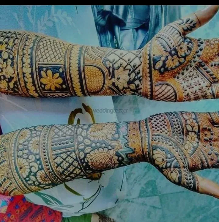 Heavy Front Hand Mehndi Design with Figures