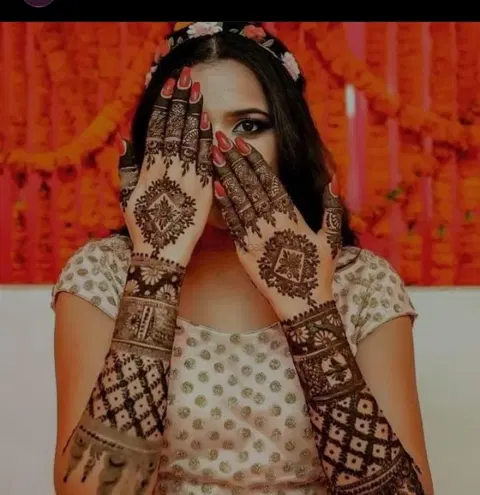 back hand mehndi design