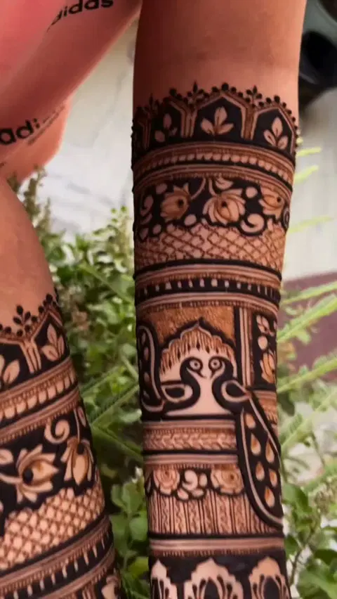peacock back hand mehndi design