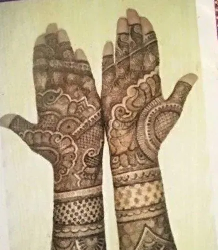 Foot Mehndi Design with Figures