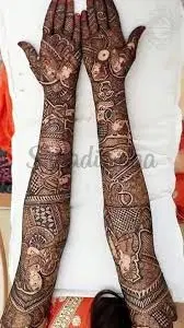 figure back hand mehndi design