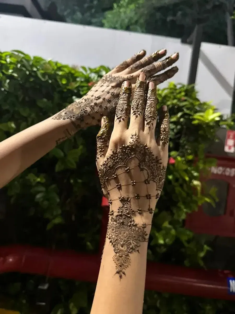 Simple Front Hand Mehndi Design