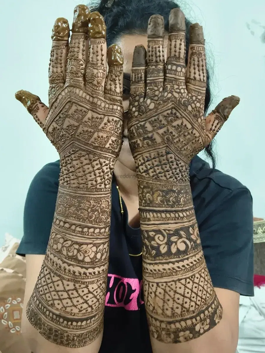 Back Hand Mehndi Design with Figures