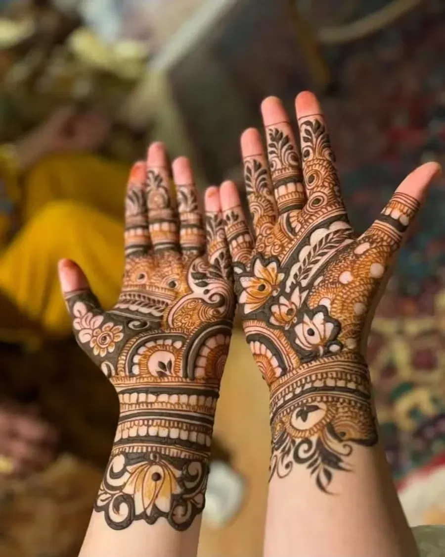 Front Hand Mehndi Design (2)