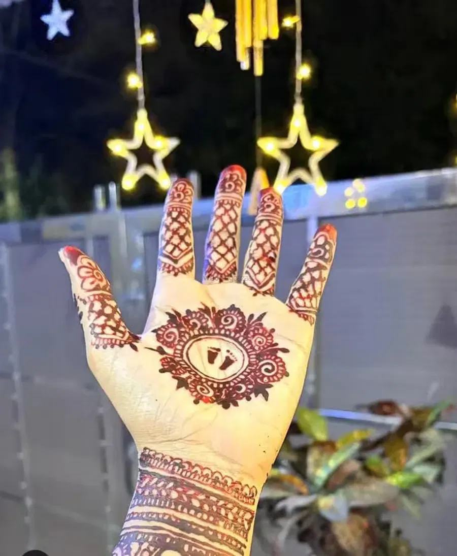 Simple Front Hand Mehndi Design