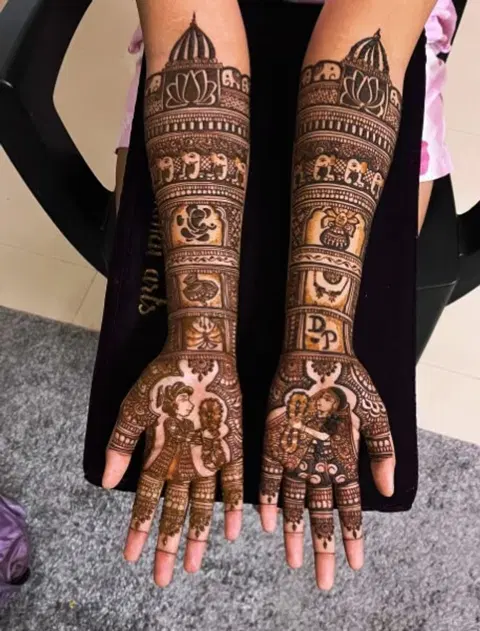 figure front hand mehndi design